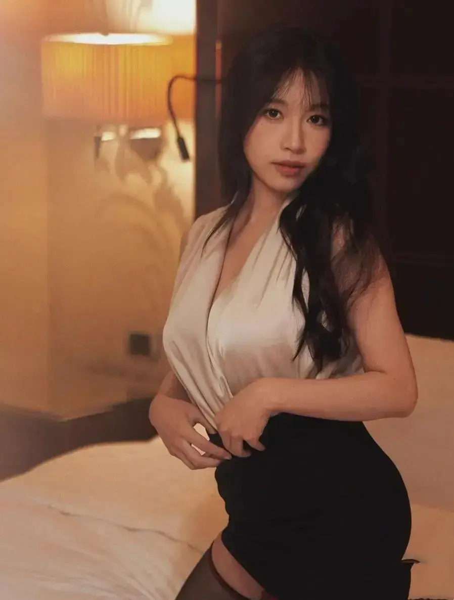 《小凤新婚》全集完整版在线免费放送-苏畅艾熙双人演绎小凤新婚-纯净版无弹窗极速秒存-高清直链无删减无套路观看