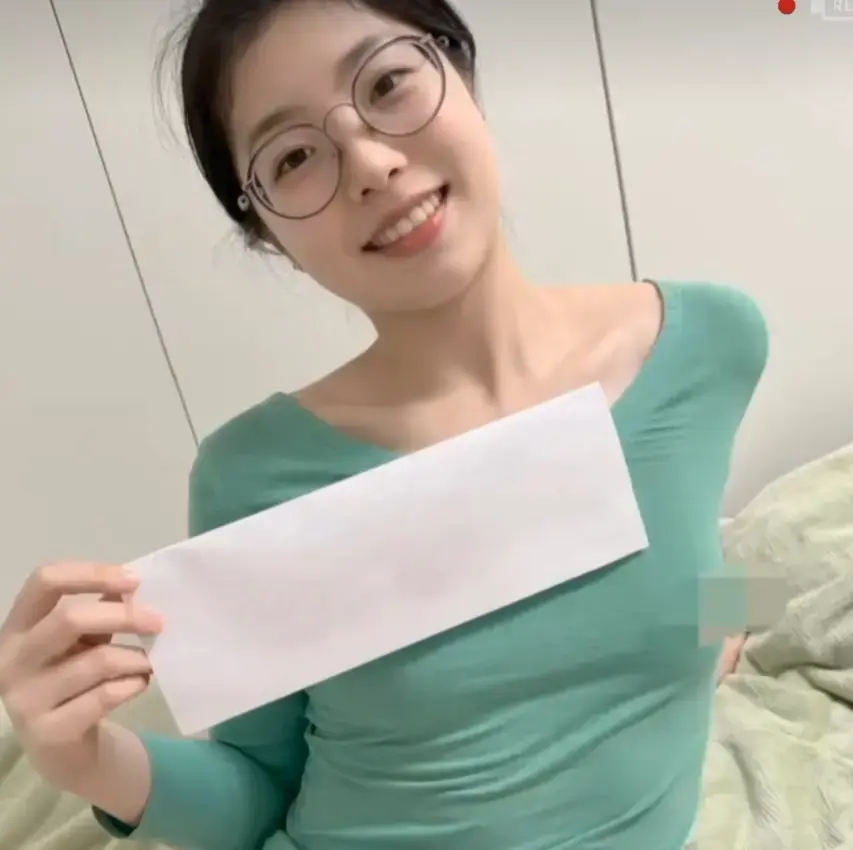 《秦嘉妮》相关资源图片