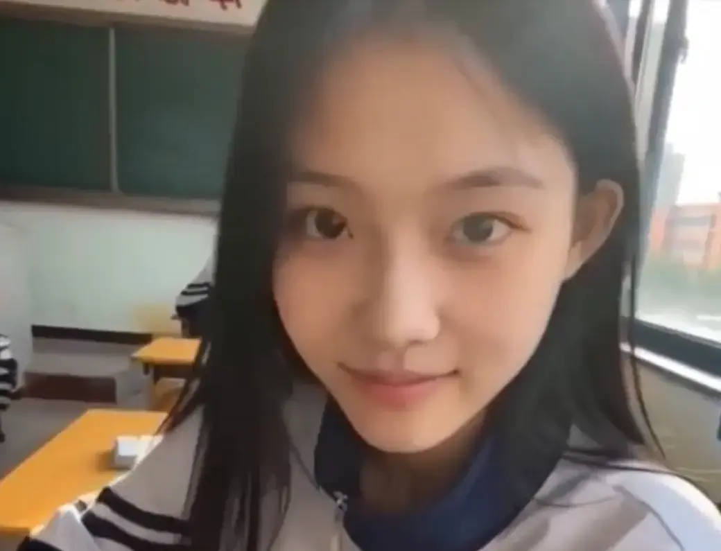 黄果AI短剧《我的十八岁女友》高甜治愈全集在线观看_4K蓝光无删减极速加载_追完又想谈恋爱结局太甜_星空影院免费热播推荐